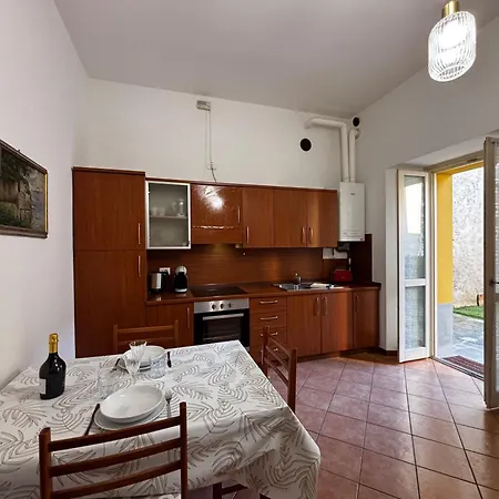 Gemma - Larihome A81 Apartment *